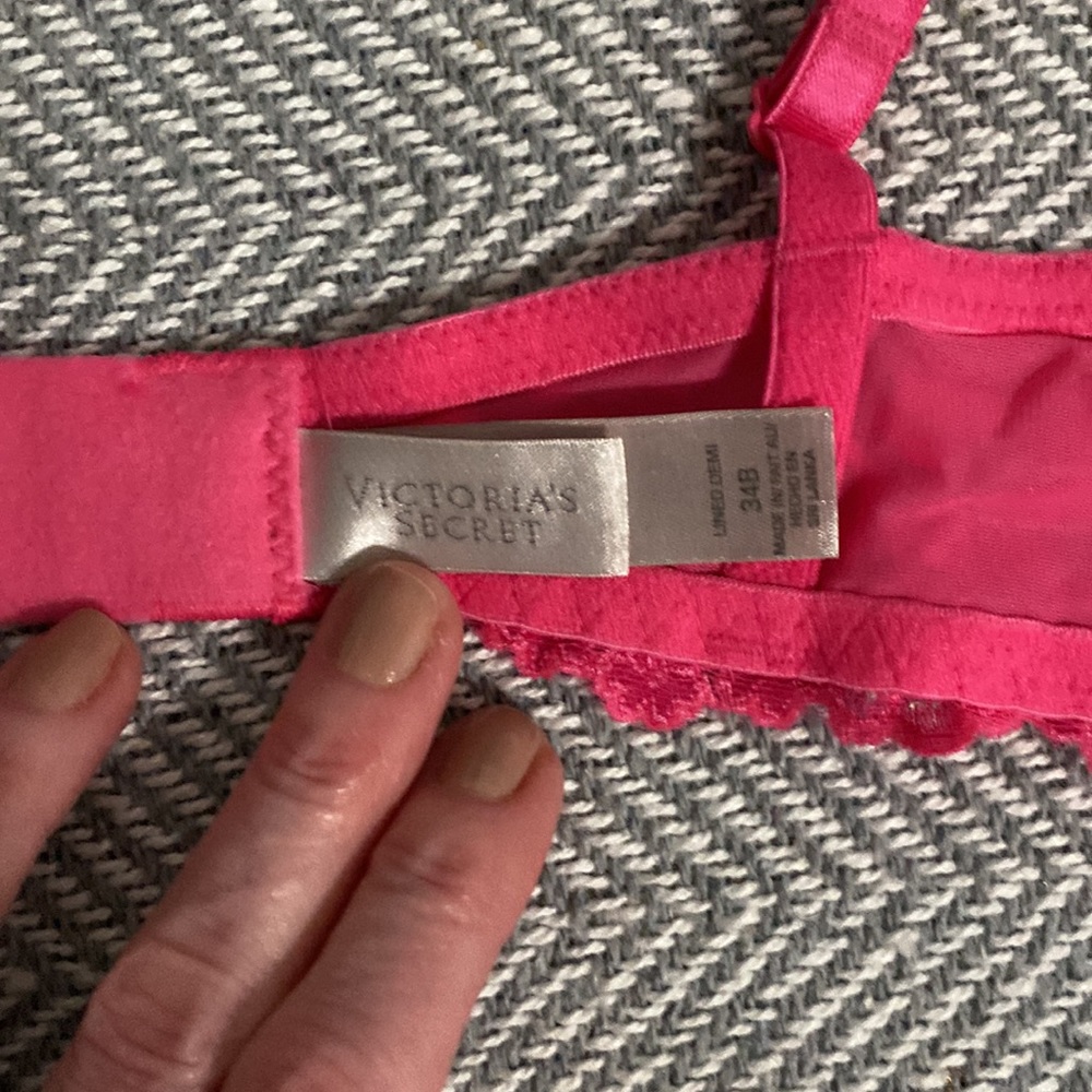 Bras - Picture 6 of 6